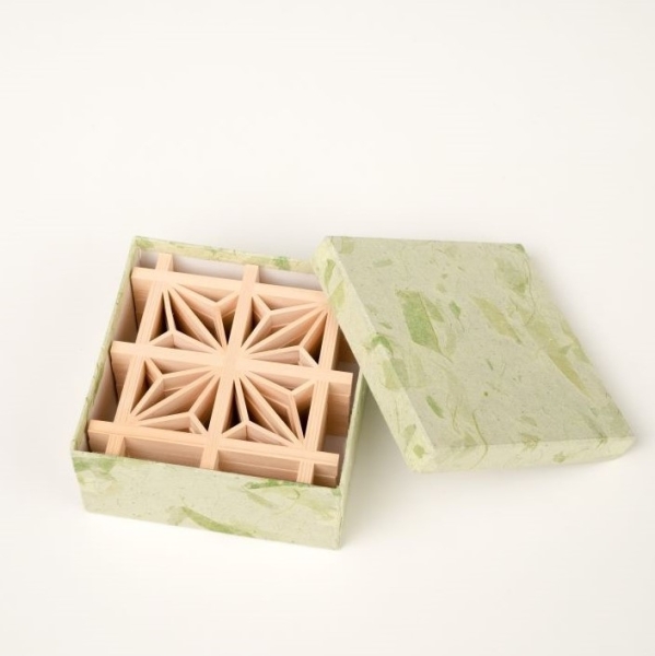 Kumiko Woodcraft Hemp Leaf Coasters (Kiso Hinoki cypress), a set of five pieces, Natural wood, Also for use as wall decorations or ornaments, H11 × W11cm