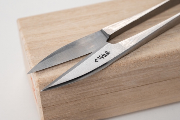 Thread Clippers - 10.5cm, Ubukeya, Includes deerskin cover