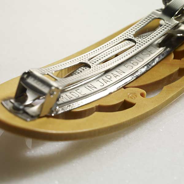 Japanese Boxwood Barrette with Arabesque Enclosure, Oval shape, A　