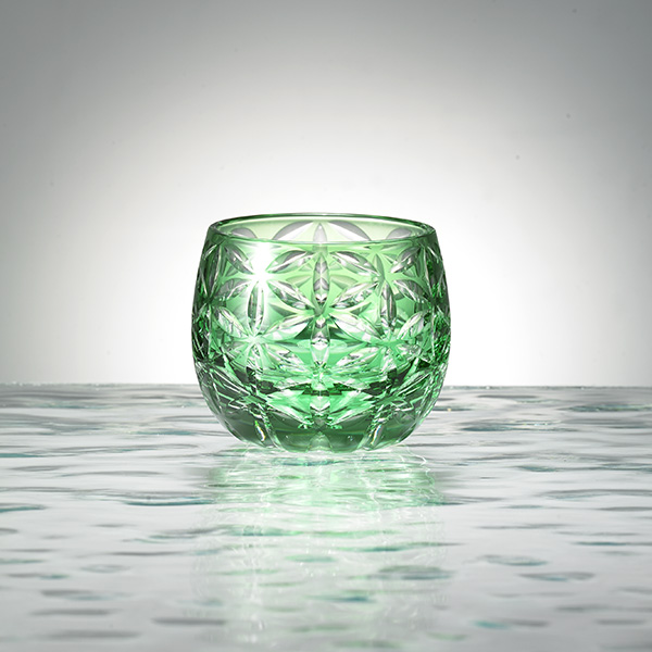 Edo Kiriko, glass, Guinomi, Asa no Ha, green, Ø 5.0 × H 5.0 cm, Hanasho, hemp leaf, sake, traditional crafts, handmade, souvenir, gift, oder-made